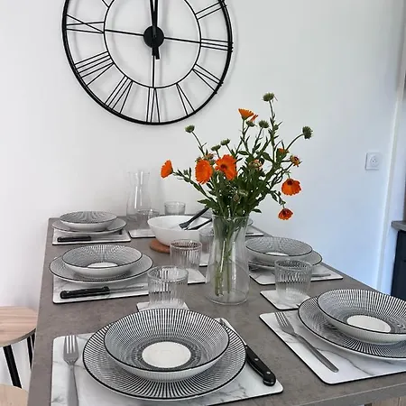 Semesterbostad Charmante Maison Climatisee Avec Piscine Au Calme A *