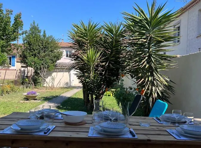 Charmante Maison Climatisee Avec Piscine Au Calme A *