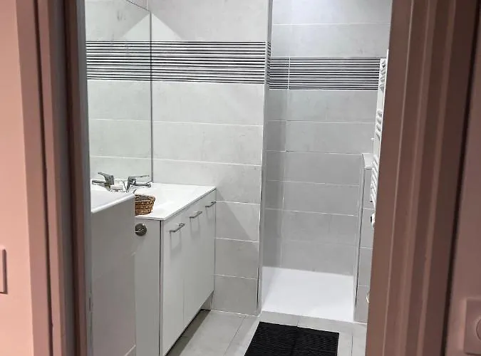 Charmante Maison Climatisee Avec Piscine Au Calme A 펜션 카르카손